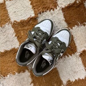 Women’s Dunk Low Medium Olive